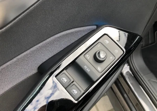 Volkswagen ID.3 cena 95700 przebieg: 54000, rok produkcji 2021 z Rymanów małe 781